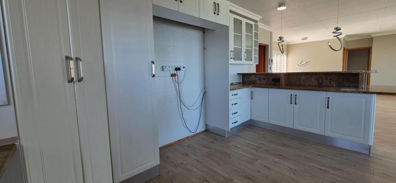To Let 3 Bedroom Property for Rent in Outeniqua Strand Western Cape